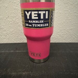 YETI Rambler 30 oz Tumbler in Bold Pink